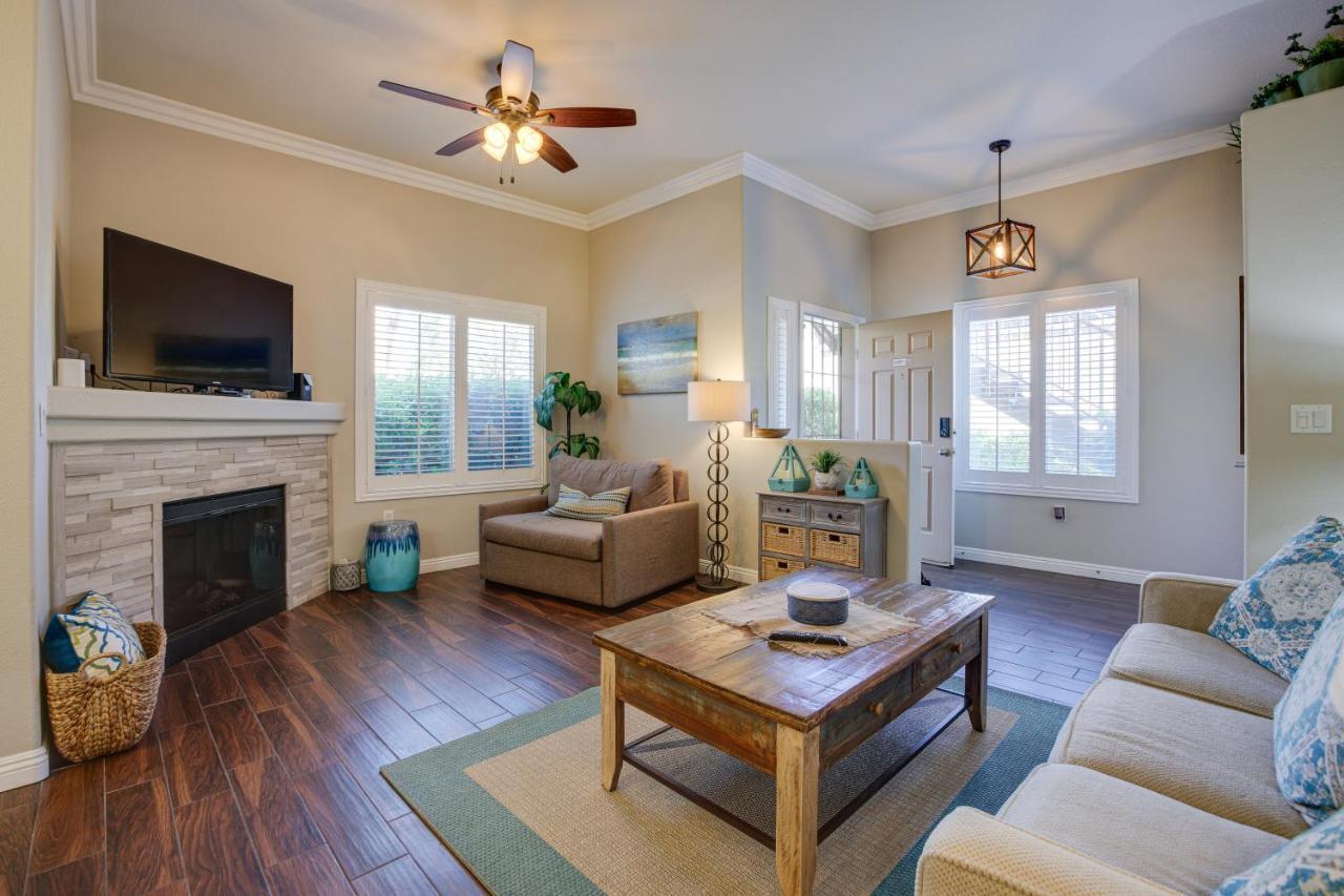 Vegas With Pool Access! Apartment *