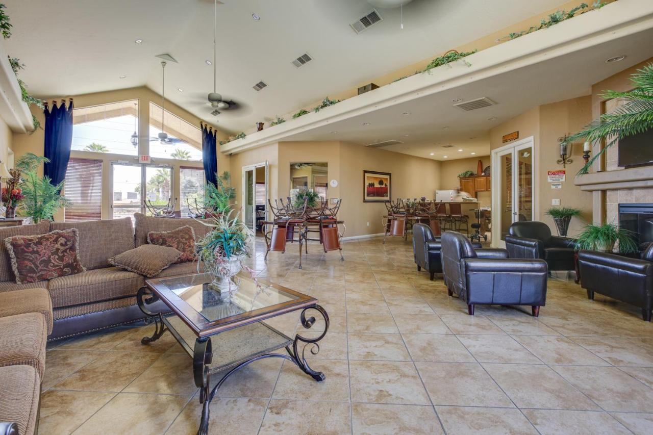 Vegas With Pool Access! Apartment *